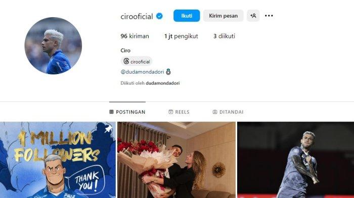 Penyerang Persib Bandung Ciro Alves menghapus tulisan