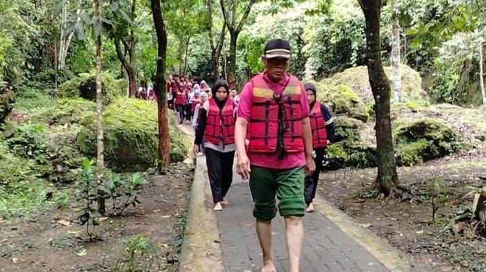 Menjelang bulan suci Ramadhan 1445 Hijriah ini objek wisata Citumang di Kabupaten Pangandaran Jawa Barat jadi tujuan ribuan wisatawan untuk body rafting, Sabtu (9/3/2024).