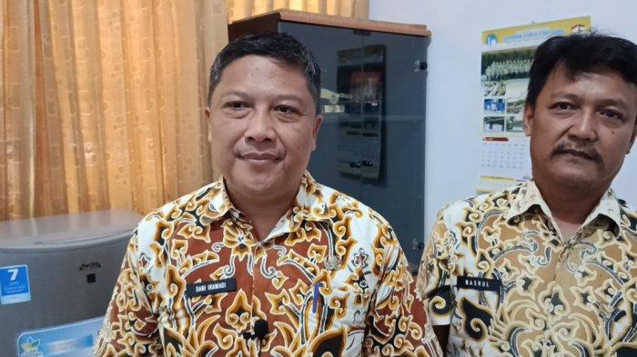 WAWANCARA - Kepala Bidang Administrasi Pemerintahan Desa DPMD Kabupaten Cirebon, Dani Irawadi. Video yang memperlihatkan seorang pria diduga Kuwu (Kepala Desa) Karangsari, Kecamatan Weru, Kabupaten Cirebon tengah menyawer di sebuah klub malam viral di media sosial.