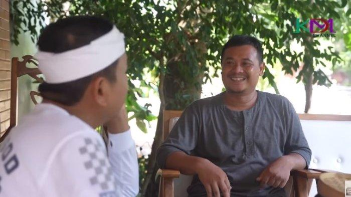 Darmanto, tetangga warung Bu Nining memberikan kesaksian yang bertolak belakang dengan Aep terkait keberadaan para terpidana kasus Vina Cirebon.