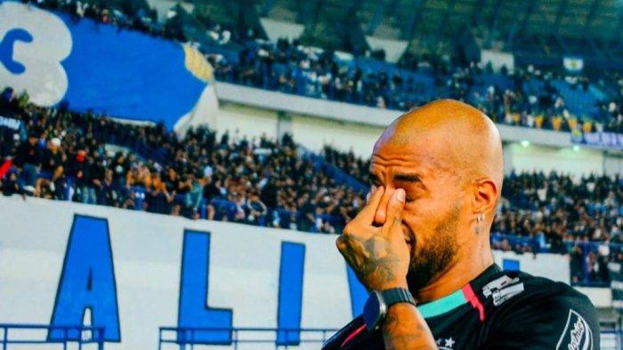 David da Silva menuliskan pesan mengharukan yang ditujukkan kepada suporter setia Persib Bandung, Bobotoh melalui akun instagramnya, @davidasilva14.