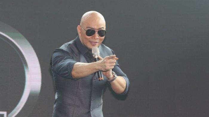 Deddy Corbuzier melakukan operasi dagu lantaran ditemukan adanya tumor.