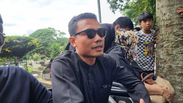 Pemain Persib Bandung, Dedi Kusnandar saat diwawancarai di TPU Sirnaraga, Kota Bandung.