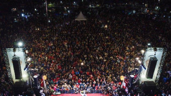 Dedi Mulyadi di hadapan puluhan ribu warga di Lapangan Tegallega Kota Bandung