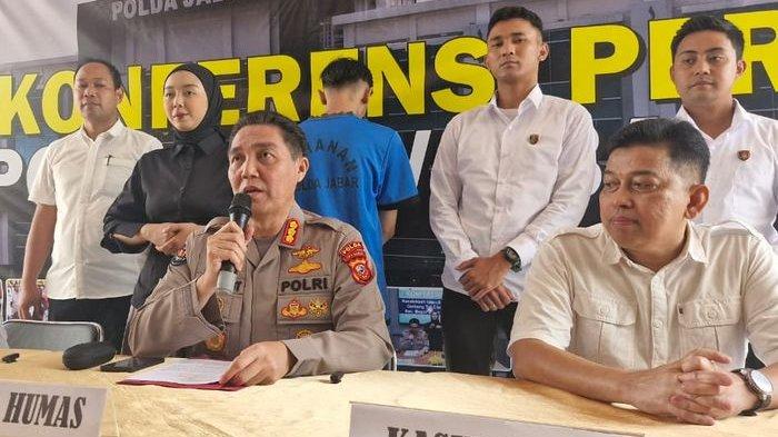 EKSPOSE PENAHANAN - Direktorat Reserse Kriminal Umum (Ditreskrimum) Polda Jabar melakukan ekspose penahanan Abi Aulia di Mapolda Jabar, Senin (3/3/2025). Abi merupakan tersangka ketiga kasus Subang yang ditahan polisi.