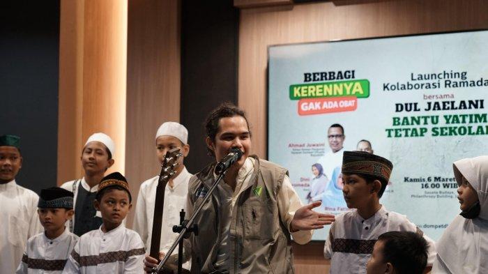 MULIAKAN YATIM - Dompet Dhuafa bersama musisi muda Dul Jaelani melalui kolaborasi beragam kegiatan kebaikan. Mengusung tema “Berzakat Kerennya Gak Ada Obat!”, Dompet Dhuafa akan melakukan rangkaian kolaborasi melalui campaign “Muliakan Yatim” bersama Dul Jaelani.