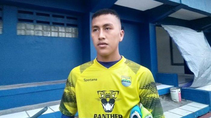 Kiper Akademi Persib yang ikut berlatih bersama Persib Bandung, Fitrah Maulana. (Tribunjabar.id / Adi Ramadhan Pratama).
