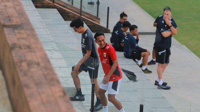Gelandang serang Beckham Putra saat menghadiri Training Camp Timnas Indonesia. Para pemain Timnas Indonesia mengadakan Training Camp di lapangan latihan Bali United di Gianyar Bali pada Selasa (27/5/2025) jelang ronde laga-laga Kualifikasi Piala Dunia 2026 kontra China dan Jepang.
