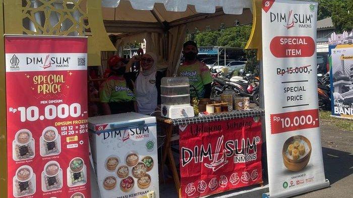 Gerai Dimsum Inmons. Dimsum ini hasil produksi UMKM milik Ani Andriyani di Kota Bandung, memiliki rasa mewah tapi harganya terjangkau. Tersedia 70 varian rasa.