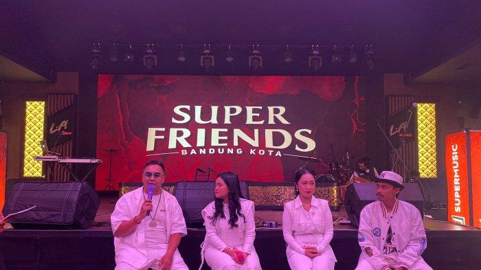 Group Pop Dangdut Koplo Kabut Salju saat konferensi pers.