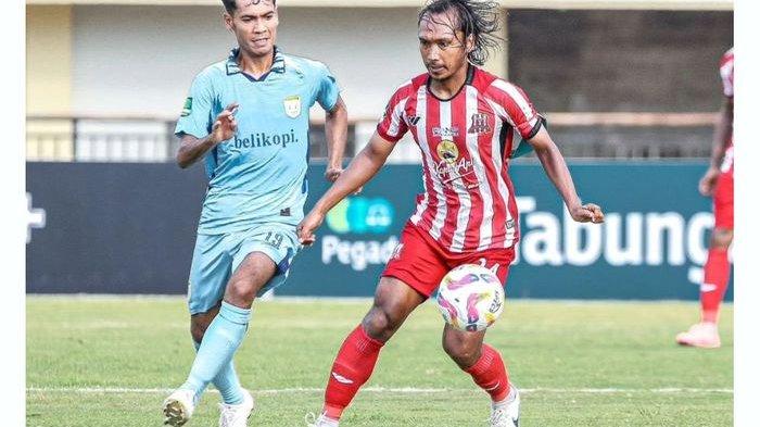 Hariono, mantan Persib Bandung, saat memperkuat Deltras di Liga 2.