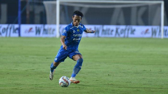 BEK PERSIB - Henhen Herdiana. Ia mendapat pujian bobotoh akibat aksi apiknya di laga Semen Padang - Persib Bandung pada pertandingan pekan ke-27 Liga 1 di Stadion Haji Agus Salim Padang, Senin, 10 Maret 2025.