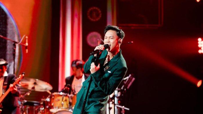 ROAD TO GRAND FINAL - Peserta Indonesian Idol 2025 Fajar Noor membawakan lagu