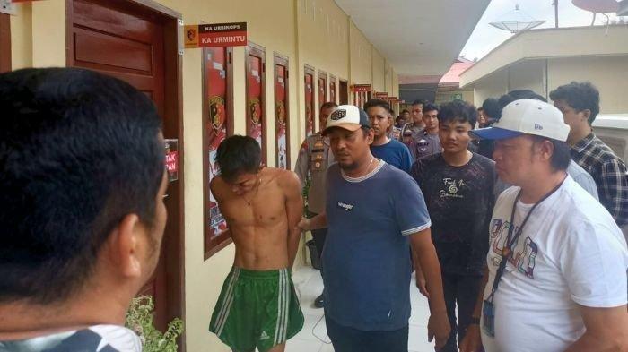 Indra alias IS (28) pembunuh Nia Kurnia Sari diamankan di Mapolres Padang Pariaman, Kamis (19/9/2024).