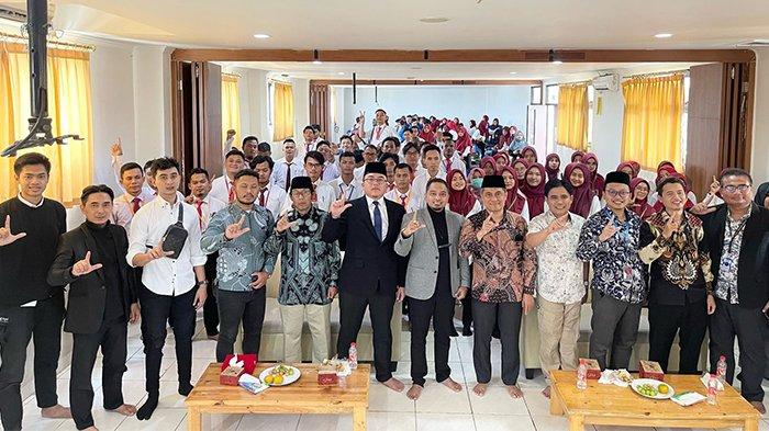Ir Randu Sekti Wibowo saat menjadi Pembicara di Kampus Kampus Pengusaha Muslim STEBI Global Mulia Cikarang, Sabtu (24/9/2023)