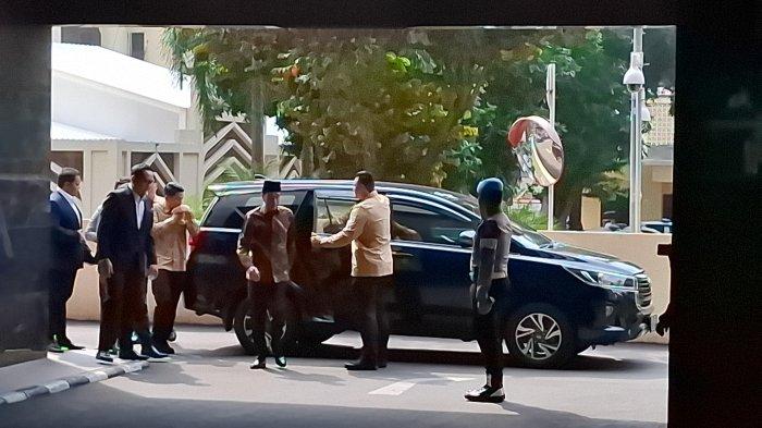 DUGAAN IJAZAH PALSU - Presiden RI ke-7 Joko Widodo (Jokowi) tiba di Bareskrim Polri pada Selasa (20/5/2025). Dia rencananya akan diperiksa soal laporan dugaan ijazah palsu yang dilaporkan Tim Pembela Ulama dan Aktivis (TPUA). (Tribunnews.com/Abdi Ryanda Shakti).