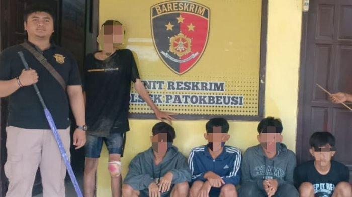 AMANKAN PELAJAR - Jajaran Polsek Patokbeusi mengaman lima pelajar yang hendak tawuran di Jalur Pantura, Subang, Sabtu (15/2/2025) dini hari.