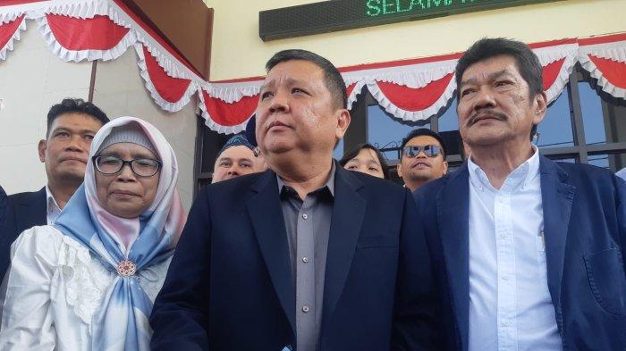 Tim kuasa hukum Sudirman, Jutek Bongso, Rully Panggabean dan Titin Prialianti.