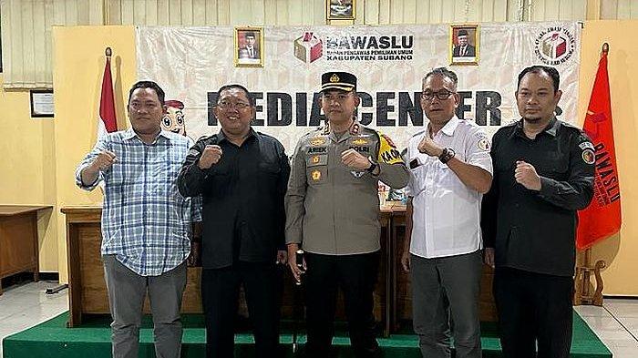 Kapolres Subang AKBP Ariek Indra Sentanu, saat silaturahmi dengan KPU dan Bawaslu Subang mengenai kesiapan Pemilu 2024, Senin (24/7/2023).