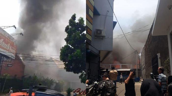 Kebakaran terjadi di Jalan Soekarno Hatta, Kelurahan Batununggal, Kecamatan Bandung Kidul, Kota Bandung, Jawa Barat, Selasa (15/10/2024) siang.