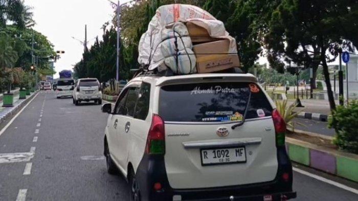 PENINGKATAN PEMUDIK - Kendaraan pemudik saat melintas di Ciamis, Jumat (28/3/2025). Ada peningkatan arus kendaraan menuju Jawa Tengah.