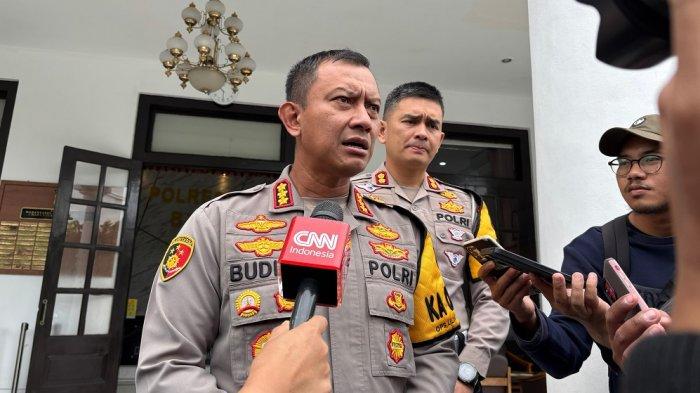 Kapolrestabes Bandung, Kombes Budi Sartono didampingi Kasatlantas Polrestabes Bandung, AKBP Eko Iskandar