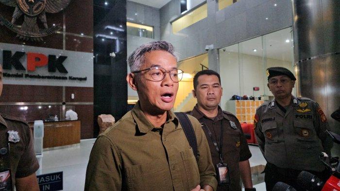 Mantan Komisioner Komisi Pemilihan Umum (KPU), Wahyu Setiawan, usai diperiksa sebagai saksi terkait kasus Sekjen PDIP, Hasto Kristiyanto, Gedung KPK, Jakarta, Senin (6/1/2025).
