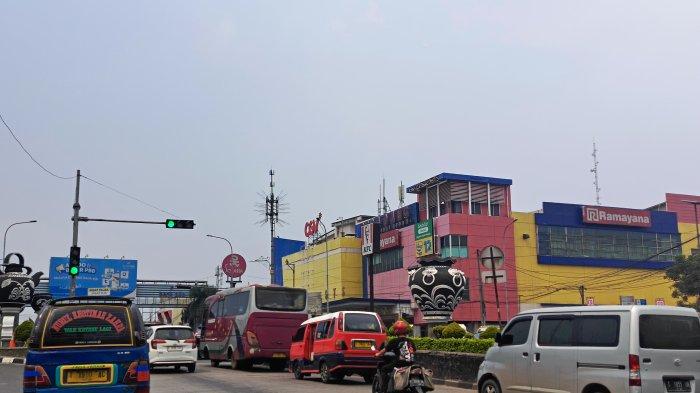 Kondisi jalan Sadang-Bungursari di Kabupaten Purwakarta, Jawa Barat, yang diprediksi akan dilintasi oleh para pemudik pada Idulfitri 1445 H atau Lebaran 2024, Kamis (28/3/2024).