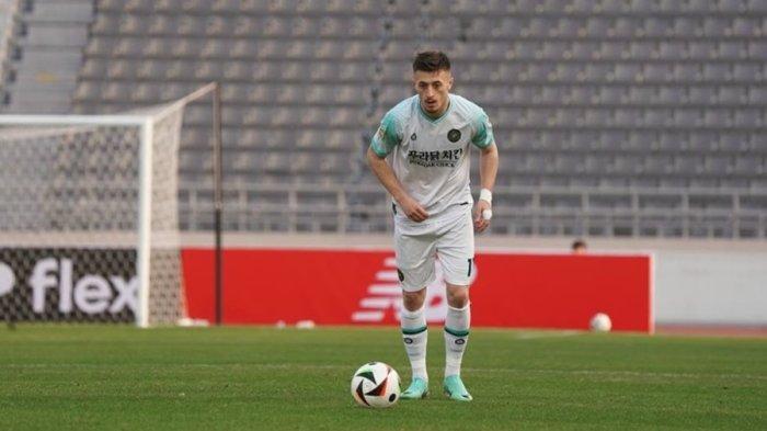 Leonard Pllana santer dikabarkan diincar Persib Bandung.