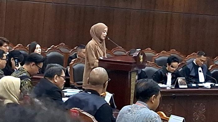 CURHAT LESTI KEJORA: Lesti Kejora curhat dalam Sidang Mahkamah Konstitusi soal lanjutan uji materi UU Hak Cipta di kawasan Gambir, Jakarta Pusat, Selasa (22/7/2025). Sang penyanyi dangdut itu menceritakan saat nyanyi lagu Yani Dores di hajatan lalu digugat.