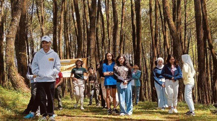 Yayasan IBU dan Komunitas Alas menyelenggarakan camp untuk anak-anak usia 14-18 tahun, dalam kegiatan yang berjudul Summer Camp Empowered Youth 2024 bertemakan “Developing Future Leaders” yang bertempat di Datar Pinus Camp, Pangalengan .