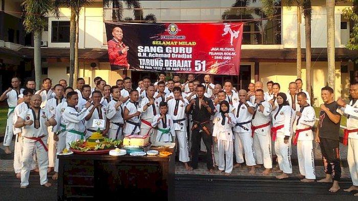 Peringatan Milad ke-51 Tarung Derajat di halaman parkir barat Gedung DPRD Ciamis Selasa (18/7/2023) sore.