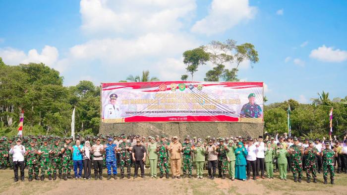 TMMD - PT PLN Indonesia Power Unit Bisnis Pembangkitan (UBP) Jawa Barat 2 Pelabuhan Ratu mendukun kegiatan pembukaan program TNI Manunggal Membangun Desa (TMMD) ke-125 di Kabupaten Sukabumi, Jawa Barat, Rabu (23/7/2025). PT PLN Indonesia Power Unit Bisnis Pembangkitan (UBP) Jawa Barat 2 Pelabuhan Ratu hadir sebagai bentuk komitmen perusahaan dalam mendukung pemerataan pembangunan dan penguatan ketahanan nasional di wilayah Kabupaten Sukabumi.
