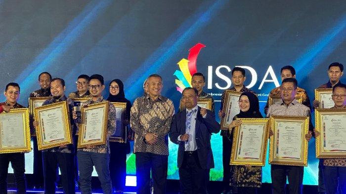 Sepanjang tahun 2023, PLN Unit Induk Pembangunan Jawa Bagian Tengah (PLN UIP JBT) berhasil melaksanakan 11 program Tanggung Jawab Sosial dan Lingkungan (TJSL) di wilayah Jawa Barat dan Jawa Tengah.