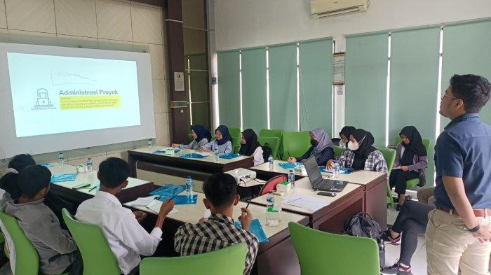 PT PLN (Persero) terus membuktikan konsistensinya untuk turut menyejahterakan masyarakat di sekitar wilayah kerjanya, salah satunya pada lokasi pembangunan PLTA Upper Cisokan Pumped Storage (UCPS) di Kabupaten Bandung Barat.