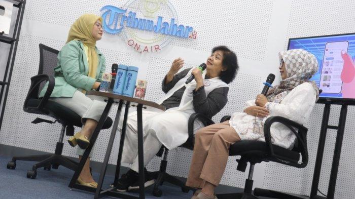 Past President Ciska Djajadiningrat (tengah) bersama GM Bisnis Tribun Jabar Rahmi Khasya Sarini (paling kiri) pada program Women Story Tribun Jabar, Selasa (30/4/2024).