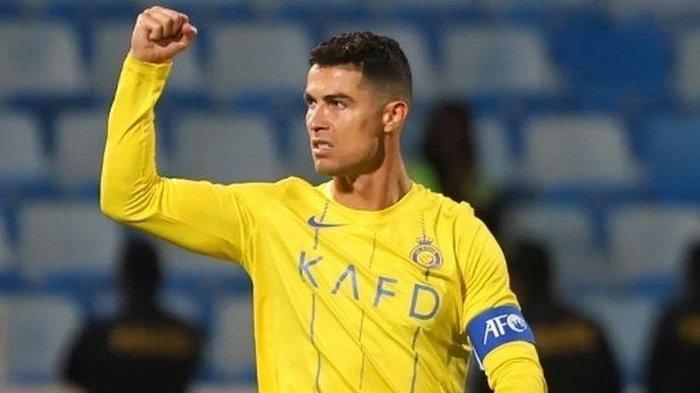 Penyerang Al Nassr asal Portugal, Cristiano Ronaldo, melakukan selebrasi seusai menjebol gawang Al Feiha pada leg pertama babak 16 besar Liga Champions Asia 2023-2024 di Stadion Prince Faisal bin Fahd, Riyadh, pada Kamis (15/2/2024) dini hari WIB.