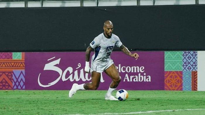 Penyerang Persib Bandung, David da Silva, menguasai bola saat berhadapan dengan Port FC pada matchday kelima Grup FC AFC Champions League Two (ACL 2) 2024-2025 di BG Stadium, Pathum Thani, Thaliand, Kamis (28/11/2024) malam.