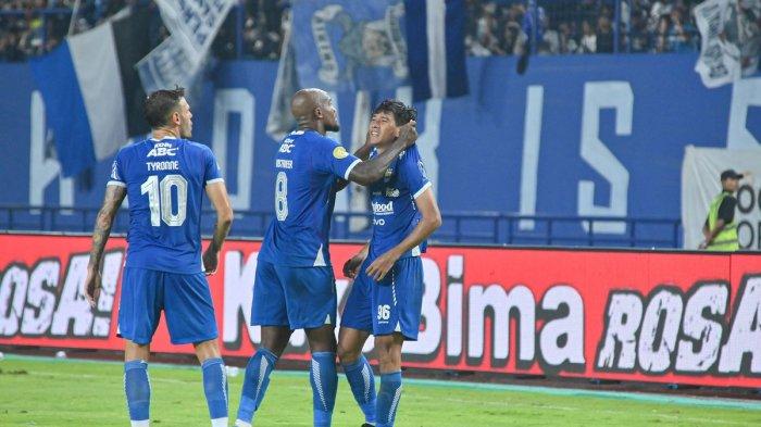 SELEBRASI - Penyerang sayap Persib Bandung Ryan Kurnia menggandakan keunggulan atas Persik Kediri di babak pertama pada laga pekan ke-26 Liga 1 2024-2025, Rabu (5/3/2025) di Stadion Gelora Bandung Lautan Api (GBLA).