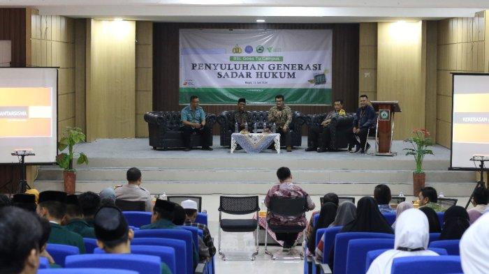 Lembaga Pelayan Masyarakat (LPM) Dompet Dhuafa bersama Institut Ummul Quro Al-Islami Bogor menyelenggarakan Penyuluhan Generasi Sadar Hukum untuk kalangan siswa dan mahasiswa, pada Kamis (11/07/24).