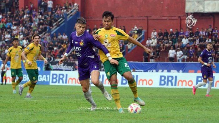 Persebaya Surabaya gagal meraih kemenangan penting saat bertandang ke markas Persik Kediri pada pekan ke-31 BRI Liga 1 2024/25, Senin (5/5/2025) sore WIB. Hasil ini membuat Persib Bandung berpesta mengunci gelar juara musim ini.