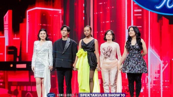 HASIL INDONESIAN IDOL - Peserta Top 5 Indonesian Idol 2025 menantikan hasil voting di babak Spektakuler Show 10, Senin (21/4/2025).