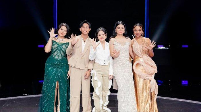 PESERTA TOP 5 - Peserta Top 5 Indonesian Idol 2025 setelah pengumuman hasil babak Spektakuler Show 9, Senin (24/3/2025). Kelima peserta berhak melanjutkan perjalanan ke babak Spektakuler Show 10.