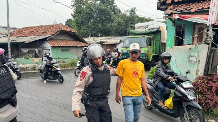 Polres Cimahi dalam hal menindak lanjuti Operasi Pekat Lodaya ini terus secara intens melakukannya kegiatan sesuai dengan sasaran Operasi dan bergerak melalui Tim Patroli Presisi berhasil mengamankan 3 orang pemuda yang kedapataan membawa 2441 butir Obat Keras Terbatas ( OKT ) berbagai produk.
