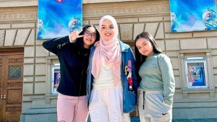 Perwakilan Indonesia di ajang America's Got Talent (AGT) 2023, Putri Ariani sumringah kedua adiknya menyusul ke Los Angeles.