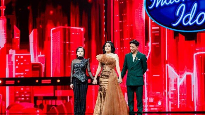 ROAD TO GRAND FINAL - Top 3 peserta Indonesian Idol 2025 (dari kiri ke kanan: Mesa Hira, Shabrina Leanor, dan Fajar Noor), menantikan hasil voting di babak Road to Grand Final, Senin (5/5/2025).