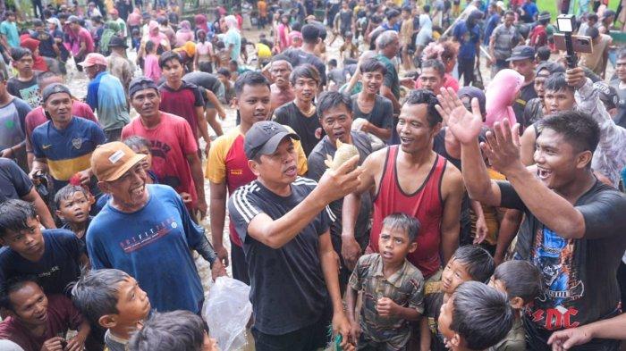 Ribuan Warga Purwakarta Ngagubyag dengan KDM, Rayakan Prabowo Presiden-Jenderal Kehormatan