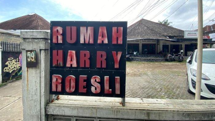 Rumah Musik Harry Roesli di Jalan Supratman, Bandung, yang akan dijual ahli warisnya.