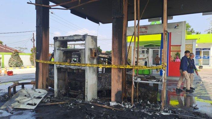 Kondisi setelah kebakaran terjadi di stasiun pengisian bahan bakar umum (SPBU) Jalan Lingkar Selatan, Kelurahan Jayaraksa, Kecamatan Baros, Kota Sukabumi, Rabu (1/11/2023).