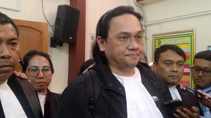 Salah satu kuasa hukum Saka Tatal, Farhat Abbas